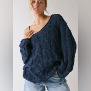 NWT Urban Outfitters BDG Oversized Cable Knit Pullover Sweater in Blue. Large